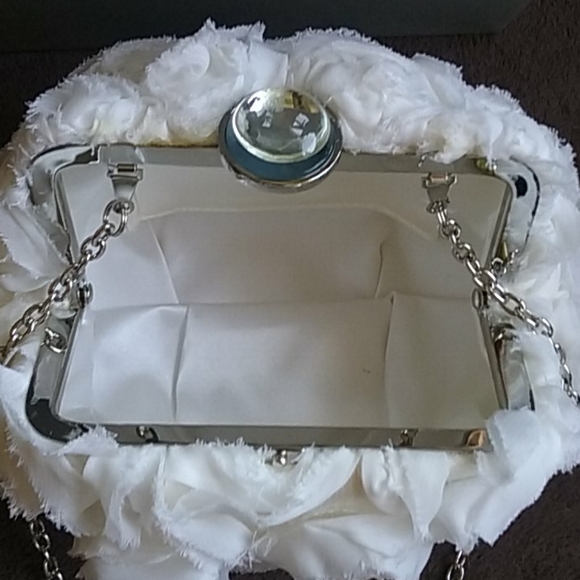 SONDRA ROBERTS White Evening/ Bridal Bag - Picture 4 of 6